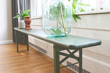 Lade das Bild in den Galerie-Viewer, MaximaVida klappbare Picknickbank Berlin, olivgrün, 200 x 25 cm