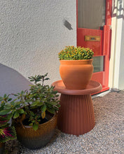 Load image into Gallery viewer, MaximaVida plastic side table Mila round 50 cm rust brown