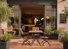 Afbeelding in Gallery-weergave laden, MaximaVida inklapbare acacia tuinset Toscana 120 cm zwart - stoelen met armleuning