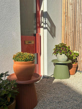 Load image into Gallery viewer, MaximaVida plastic side table Mila round 50 cm rust brown