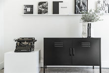 Lade das Bild in den Galerie-Viewer, MaximaVida Metallspind Fernsehschrank Finn schwarz 100 x 40 x 64 cm - 1 Regal