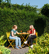 Afbeelding in Gallery-weergave laden, MaximaVida inklapbare metalen ronde tuintafel Max 70 cm okergeel