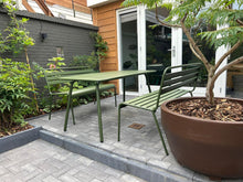 Lade das Bild in den Galerie-Viewer, MaximaVida Gartenbank Max aus Stahl 120 cm olivgrün