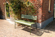 Lade das Bild in den Galerie-Viewer, MaximaVida Gartenbank Max aus Stahl 120 cm olivgrün