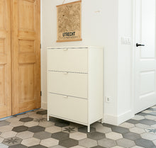 Lade das Bild in den Galerie-Viewer, MaximaVida Metallspind Schuhschrank Finn 25 x 80 x 125 cm Elfenbein
