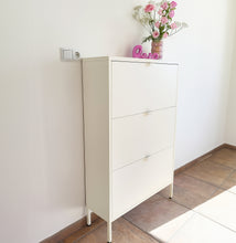 Lade das Bild in den Galerie-Viewer, MaximaVida Metallspind Schuhschrank Finn 25 x 80 x 125 cm Elfenbein