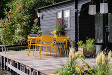 Afbeelding in Gallery-weergave laden, MaximaVida metalen tuinstoel Max okergeel - doos per 2 stuks