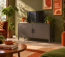 Afbeelding in Gallery-weergave laden, MaximaVida metalen TV lockerkast Finn 100 x 40 x 64 cm grijsbruin - 1 schap