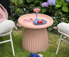 Load image into Gallery viewer, MaximaVida plastic side table Mila round 50 cm salmon pink