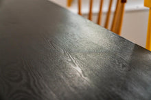 Afbeelding in Gallery-weergave laden, MaximaVida tafelblad Chicago 120 cm zwart - pinewood fineer