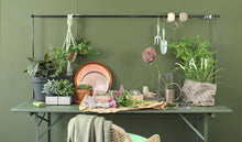 Lade das Bild in den Galerie-Viewer, MaximaVida klappbarer Picknicktisch Berlin, olivgrün, 200 x 70 cm

