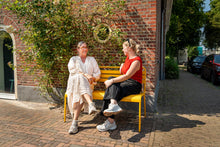 Lade das Bild in den Galerie-Viewer, MaximaVida Gartenbank Max aus Metall 120 cm gelb
