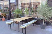 Lade das Bild in den Galerie-Viewer, MaximaVida klappbare Picknicktischgarnitur Berlin, versehen von Klarlack, 200 cm
