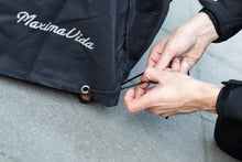 Lade das Bild in den Galerie-Viewer, MaximaVida schwarze Schutzhülle für Picknicktisch und Bierzeltgarnitur London 150-180 cm - 600 Gramm
