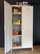 Afbeelding in Gallery-weergave laden, MaximaVida metalen kleding lockerkast Finn 90 x 50 x 185 cm ivoor - 4 schappen
