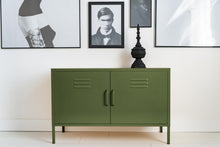 Lade das Bild in den Galerie-Viewer, MaximaVida Metall-TV-Schrank Finn 100 x 40 x 64 cm olivgrün - 1 Regal
