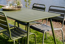 Afbeelding in Gallery-weergave laden, MaximaVida metalen tuintafel Max 150 x 80 cm olijfgroen
