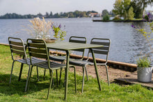 Lade das Bild in den Galerie-Viewer, MaximaVida Gartenset Max, hergestellt aus Metall, Farbe olivgrün 150 cm, 1 Tisch, 2 Stühle, 1 Bank

