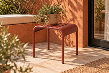 Lade das Bild in den Galerie-Viewer, MaximaVida Metall-Beistelltisch/Hocker Max 45 cm Terrakotta
