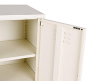 Afbeelding in Gallery-weergave laden, MaximaVida metalen lockerkast Finn 80 x 40 x 102 cm ivoor - 2 schappen
