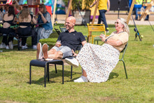 Afbeelding in Gallery-weergave laden, MaximaVida metalen loungestoel Max olijfgroen - doos per 2 stuks
