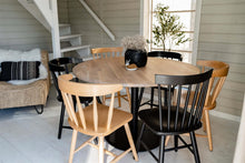 Afbeelding in Gallery-weergave laden, MaximaVida houten spijlenstoel Maxime zwart - doos per 2 stuks
