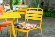 Afbeelding in Gallery-weergave laden, MaximaVida metalen tuinstoel Max okergeel - doos per 2 stuks
