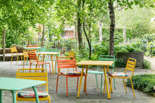 Afbeelding in Gallery-weergave laden, MaximaVida metalen tuinstoel Max oranje - doos per 2 stuks
