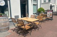 Load image into Gallery viewer, MaximaVida inklapbare tuinstoel Toscana met armleuning zwart - 100% FSC excellent acacia
