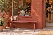Afbeelding in Gallery-weergave laden, MaximaVida metalen tuinbank Max 120 cm terracotta- zonder rugleuning

