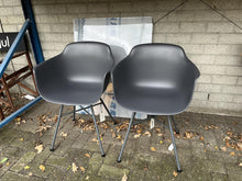 Load image into Gallery viewer, OUTLET Kunststof Kuipstoelen - metalen frame - Per 2
