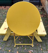 Load image into Gallery viewer, OUTLET GROENLO MaximaVida Inklapbare Tafel Geel - 60 cm rond- 70 cm hoog
