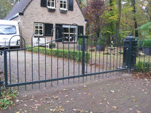 Load image into Gallery viewer, MaximaVida double metal gate Utrecht 90 cm green - posts and latch included
