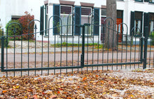 Load image into Gallery viewer, MaximaVida double metal gate Utrecht 90 cm green - posts and latch included
