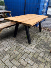 Load image into Gallery viewer, OUTLET Houten tuintafel met stalen onderstel - 180 x 100 cm.
