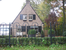Load image into Gallery viewer, MaximaVida metal garden fence- Utrecht type 90 cm panel 155 cm
